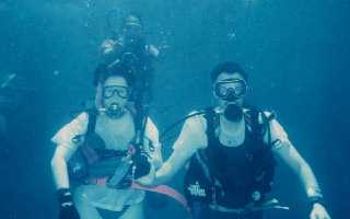 Frank and Jutta (YL DC8LR) under water